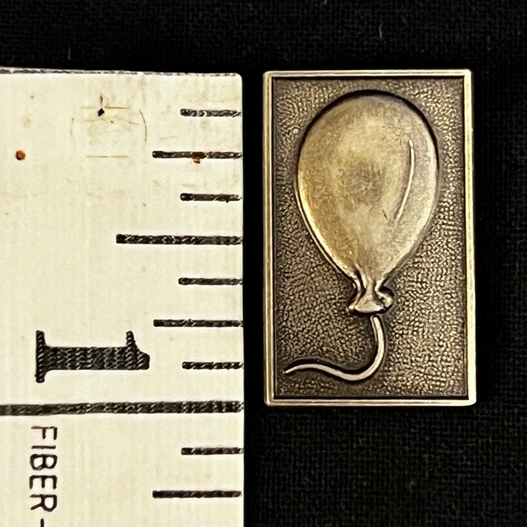 Balloon Lapel Pin - Picture 4 of 8